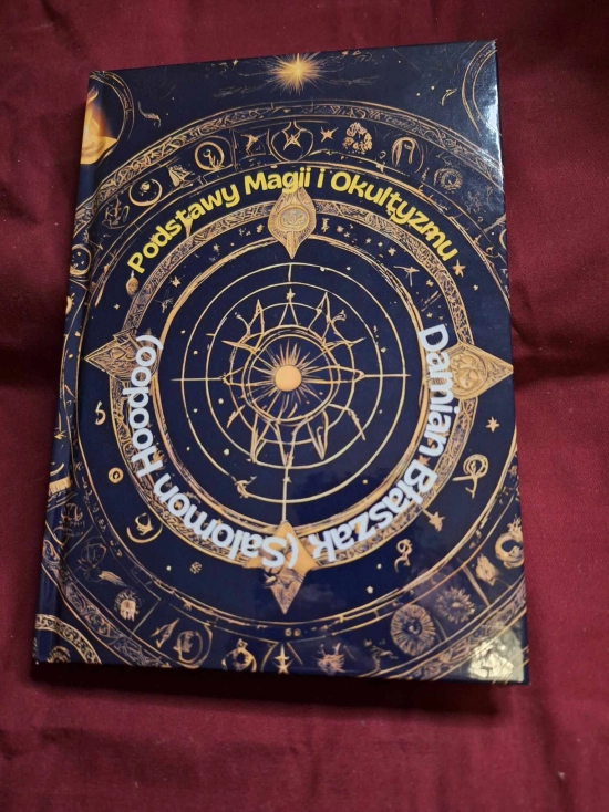 Ebook Podstawy Magii i Okultyzmu – Damian Błaszak, Ridero, MysticRoots Publishing Wrocław, okładka ezoteryczna w granacie i złocie z symbolem astrologicznym