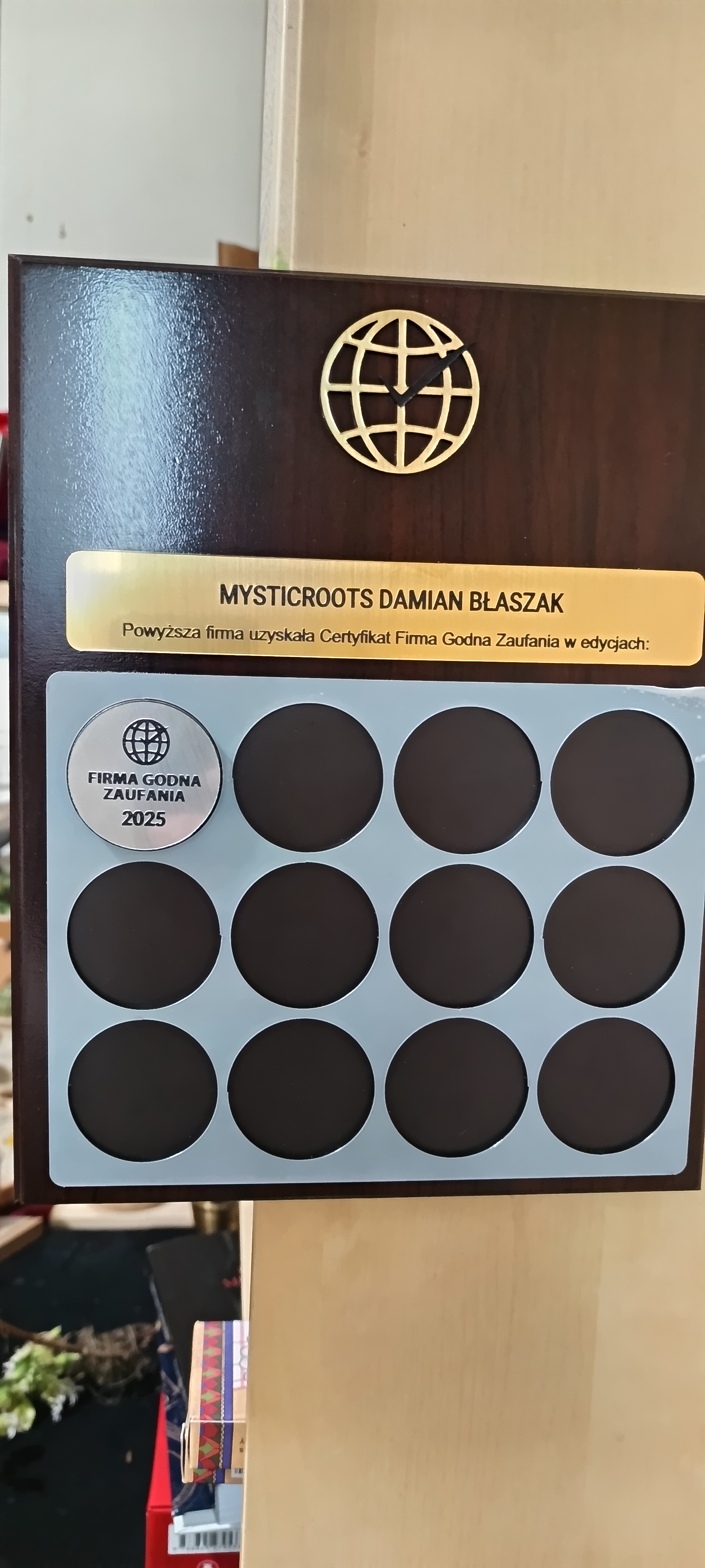Alt: Certyfikat MysticRoots Damian Błaszak – Firma Godna Zaufania 2025, nagroda za rzetelność i uczciwość